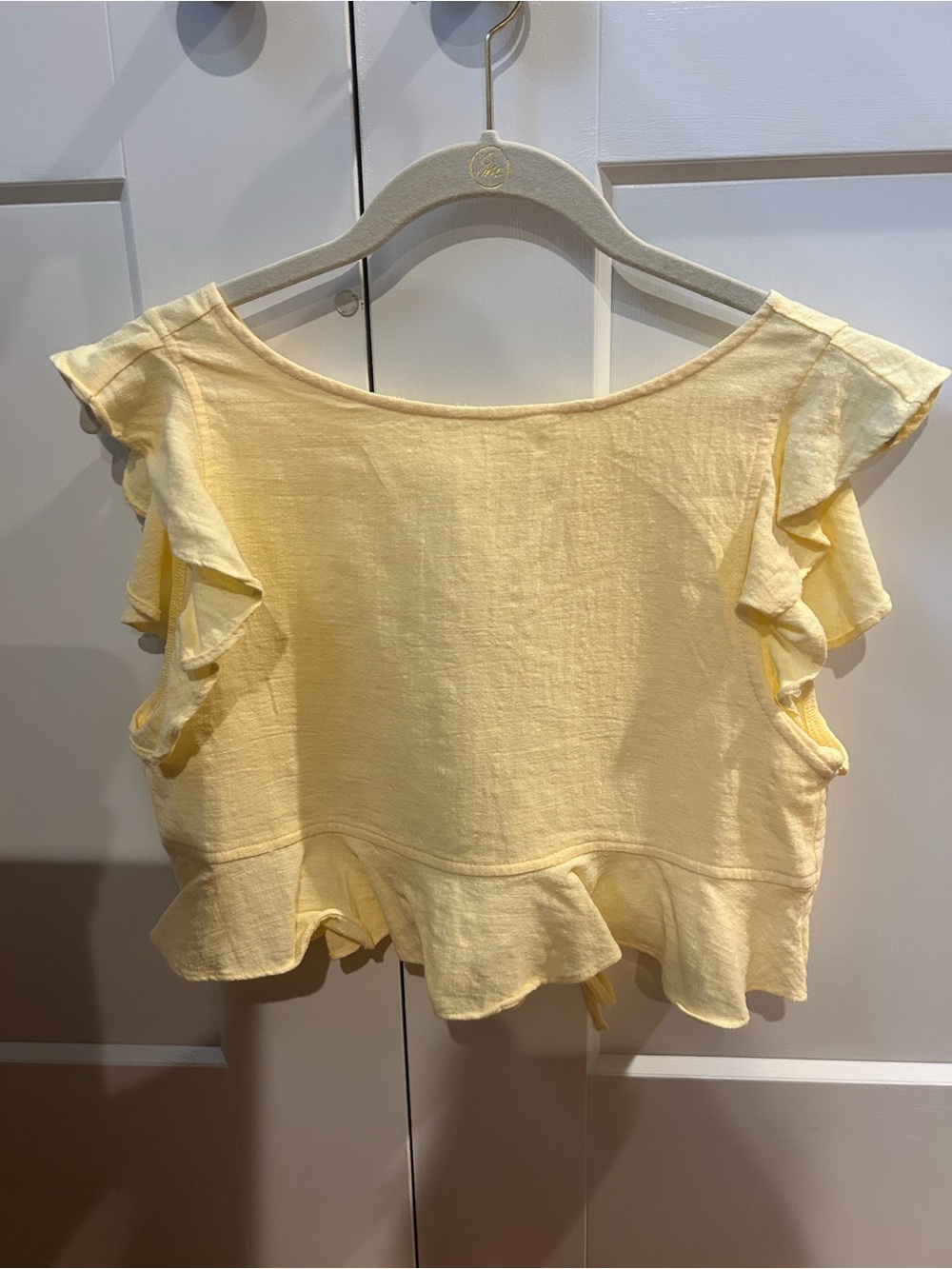NWOT Ruffle Tie-Back Crop Top